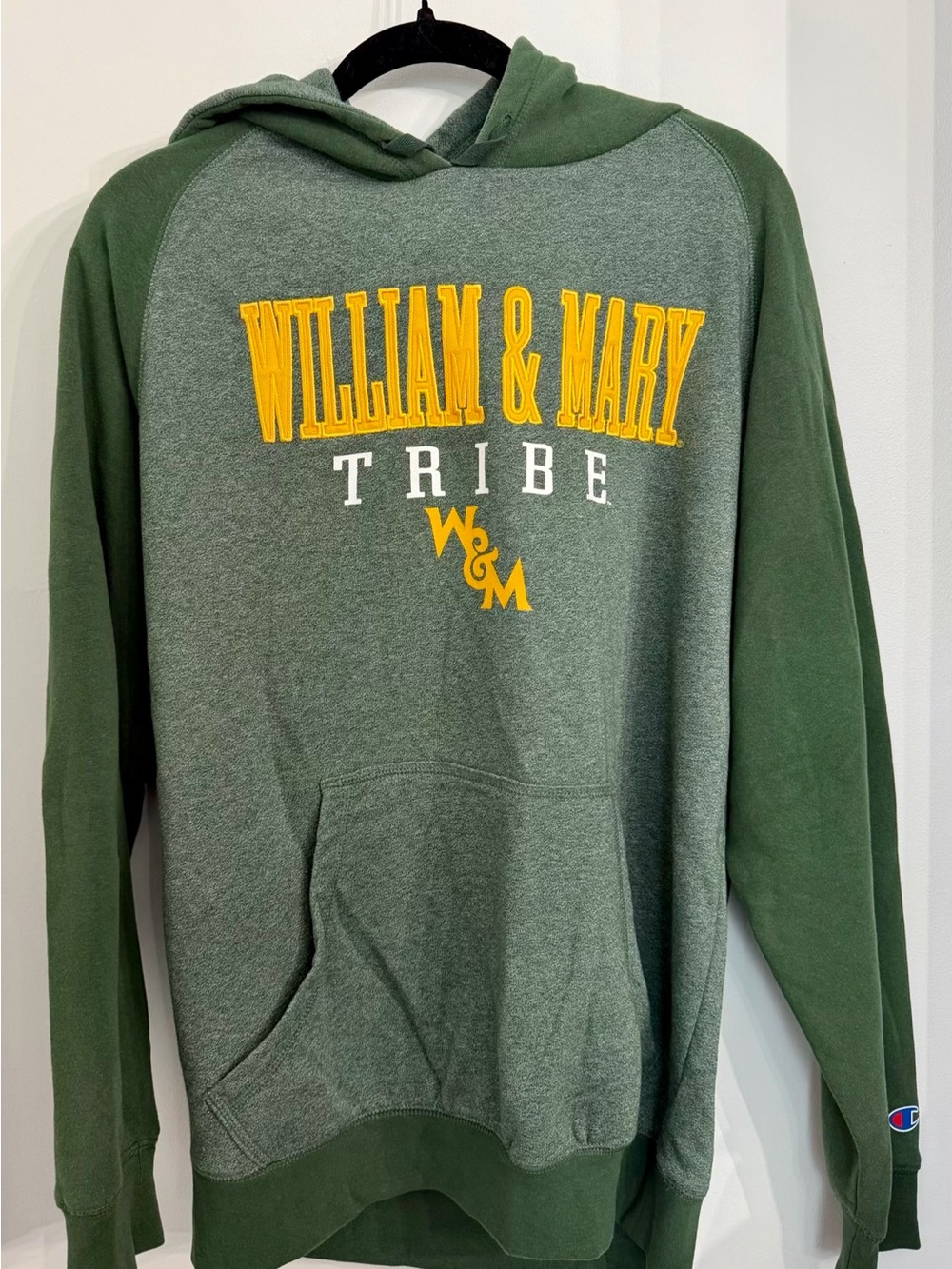 Champion College of William & Mary Tribe Colorblock Raglan Hoodie – Men's Size M